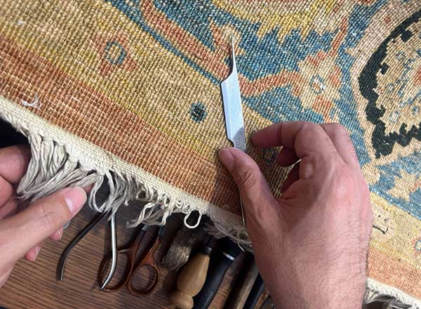 Tapis persan ancien : comment restaurer ses bords ? Analyse état frange tapis