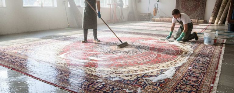 Astuce de pro pour nettoyer un grand tapis