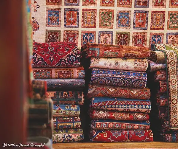 Comment bien choisir un tapis en laine et soie pour son intérieur ? Collection variée de tapis en laine et soie