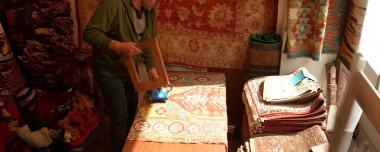 Délais habituels pour la réparation d’un tapis sur mesure