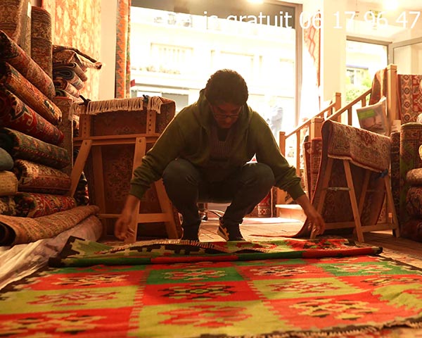 Comment nettoyer un tapis de salon ? Évaluation effectuée avant de nettoyer un tapis de salon
