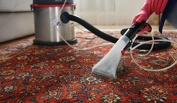 Comment nettoyer un tapis de salon ? Méthode différente pour nettoyer un tapis de salon