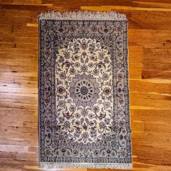 Pourquoi le tapis d’Orient beige séduit les intérieurs modernes ? Motifs sur un tapis d'Orient beige beige