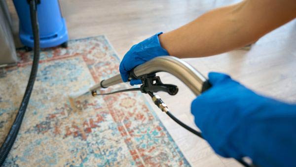 Nettoyage tapis persans blanc par un expert