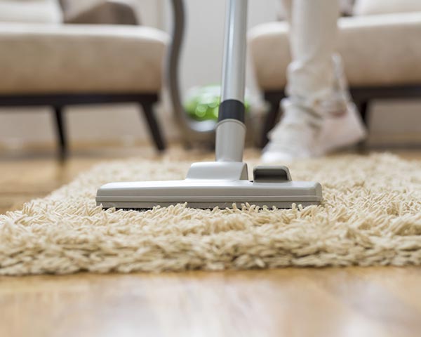 Comment nettoyer un tapis de salon ? Nettoyage à sec tapis de salon