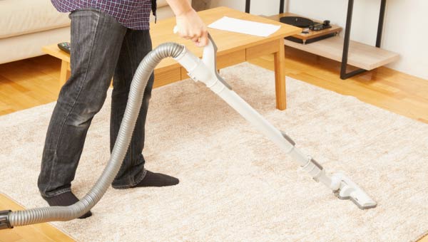 Nettoyage domestique tapis persans blanc