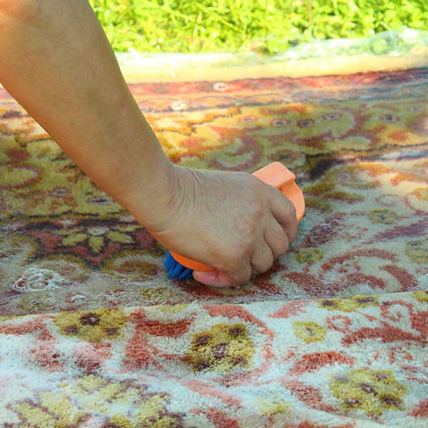 Nettoyer en profondeur un tapis en laine fait main