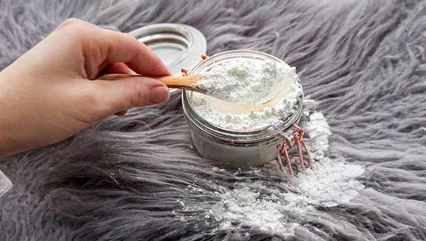 Comment nettoyer un tapis blanc devenu gris ? Nettoyer un tapis blanc devenu gris avec bicarbonate