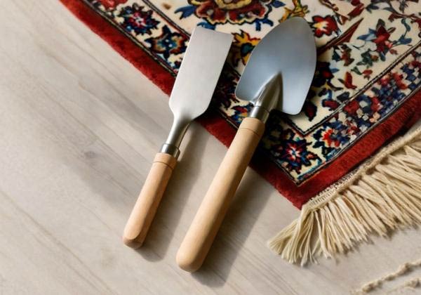 Comment nettoyer une tache de caca sur tapis ? Outils pour nettoyer une tache de caca sur tapis