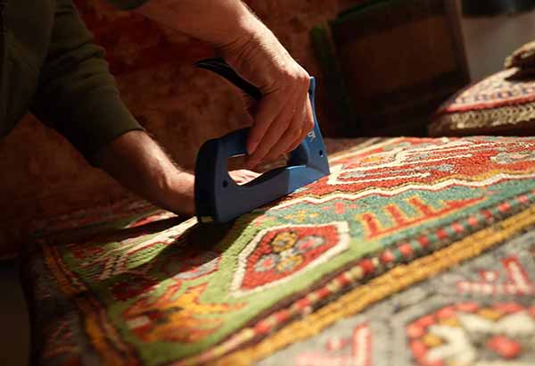 Redressement par mise en tension sur métier