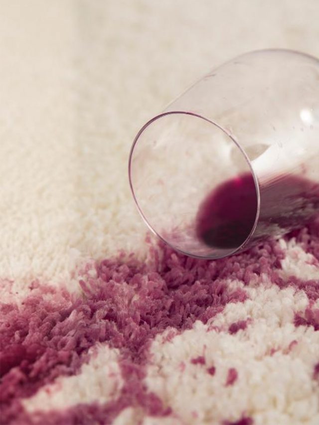 Nettoyer une tache de vin sur un tapis