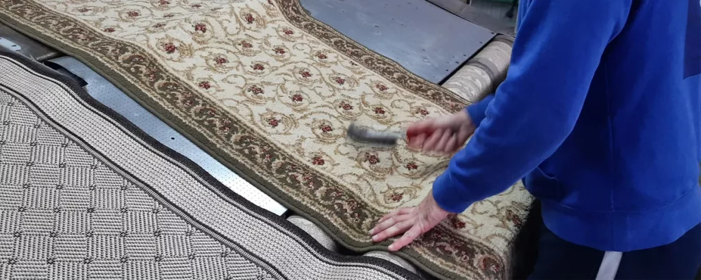 detacher un tapis lavage en profondeur