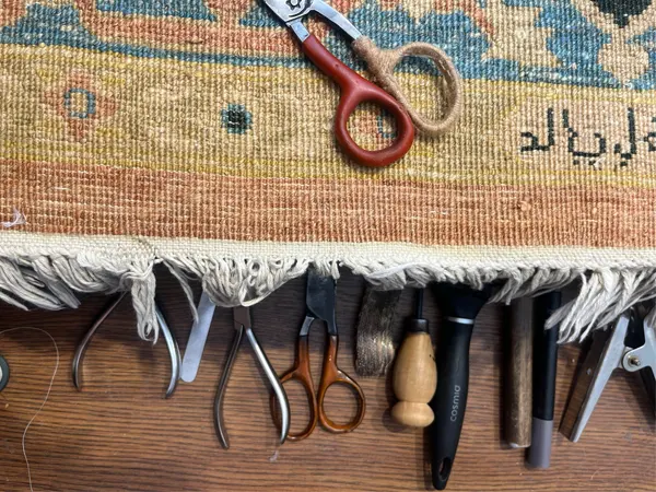 reparation tapis d'orion avec des outilles